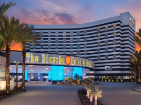 The Bicycle Hotel & Casino, Bell